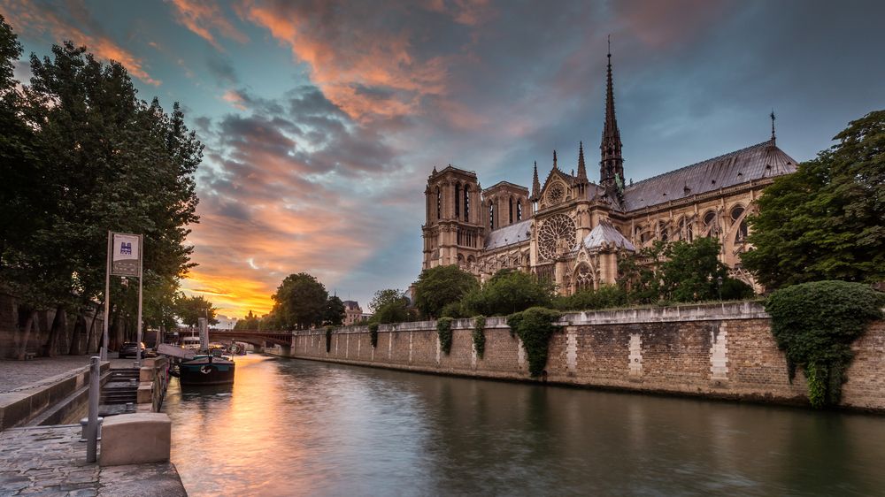 Notre-Dame chce vylepšit návštěvnickou zkušenost. Bude to Disneyland, tvrdí kritici
